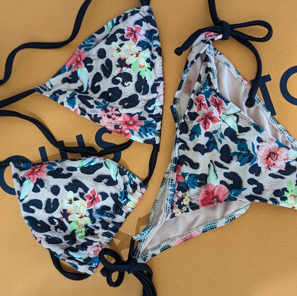 Hawaiian Goddess Triangle Top Bikini - Picture 3 of 3